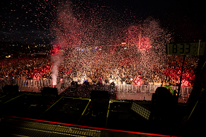 Foule à ILESONIQ. Photo: Tim Snow.