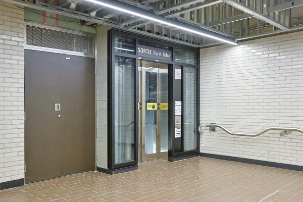 Un ascenseur dans la station Atwater.